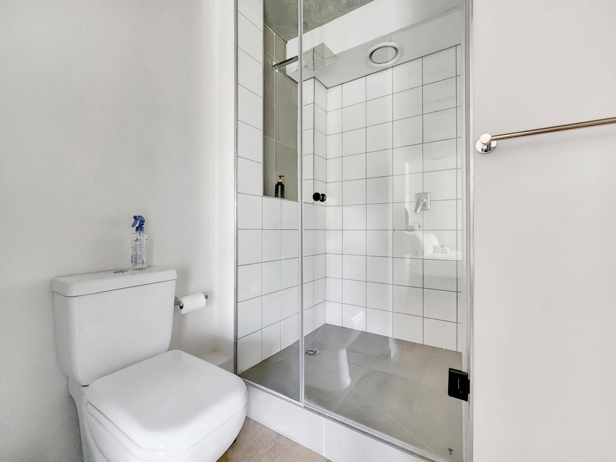 Beautiful Home, Perfect Location Apartment *